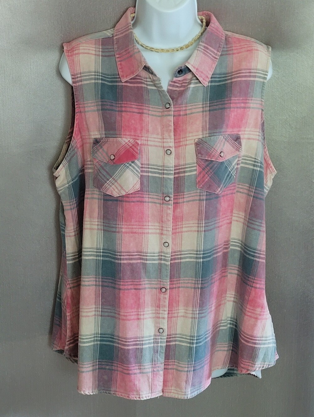 Sleeveless Plaid Button-Front Top in Pink and Cream